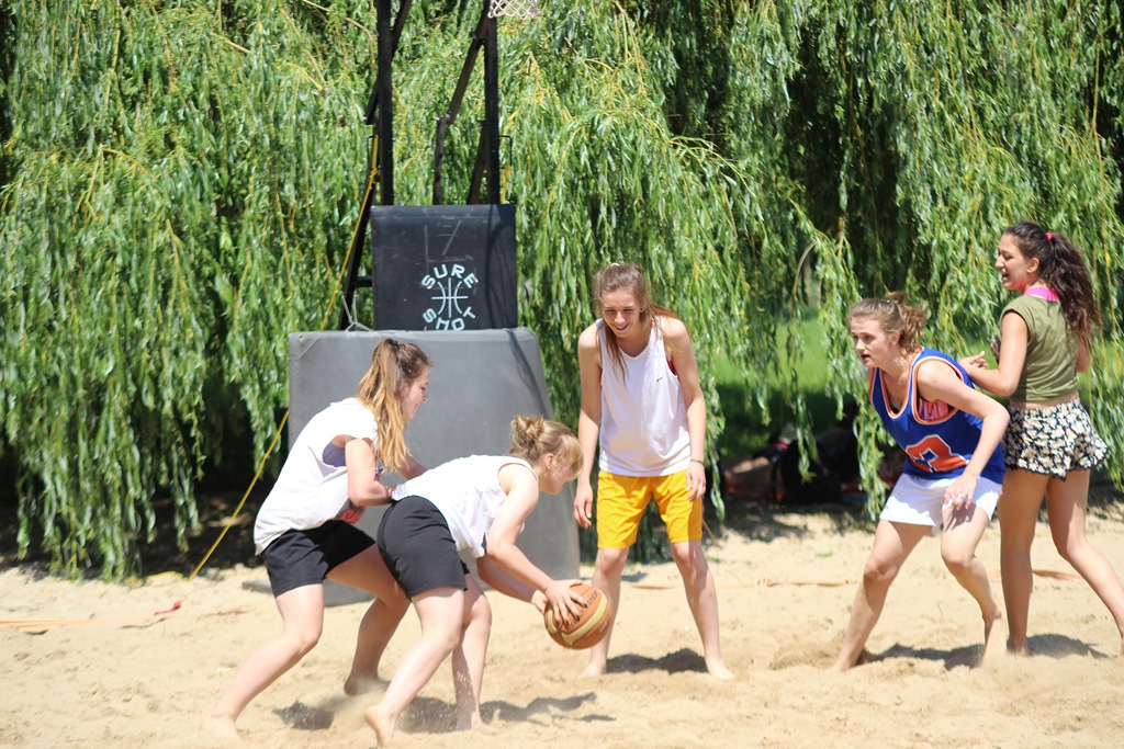 Uczniowie szkół średnich grali na Kormoran Beach Party