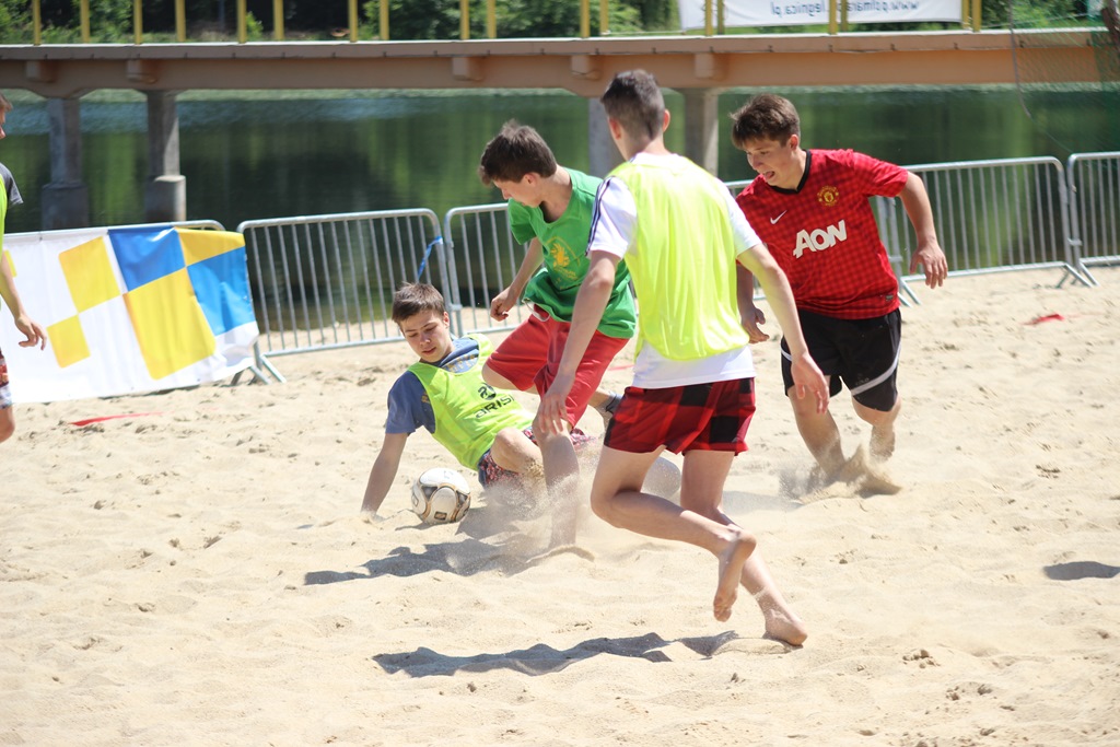 Uczniowie szkół średnich grali na Kormoran Beach Party
