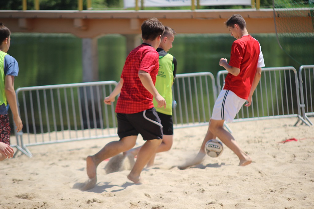Uczniowie szkół średnich grali na Kormoran Beach Party