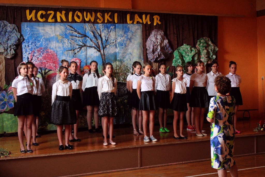 Najlepsi uczniowie SP 7 wyróżnieni tradycyjnymi Laurami