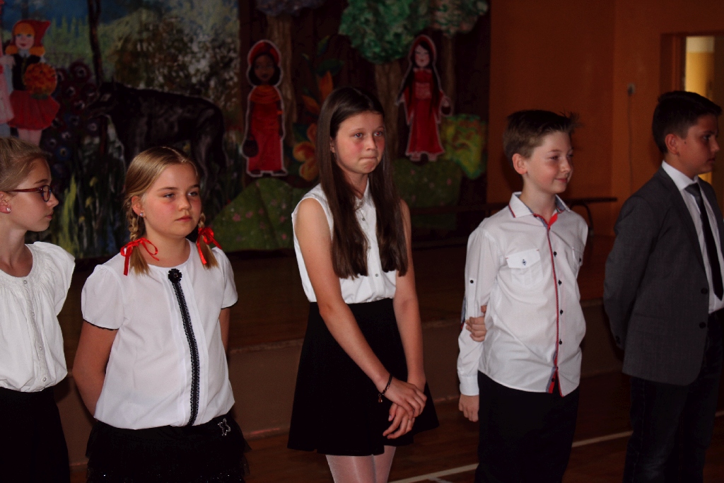 Najlepsi uczniowie SP 7 wyróżnieni tradycyjnymi Laurami