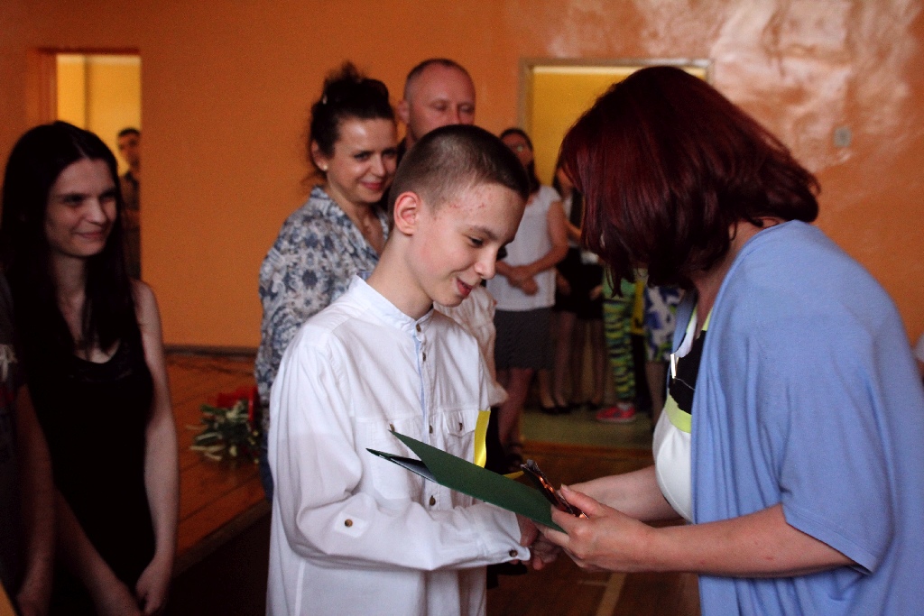 Najlepsi uczniowie SP 7 wyróżnieni tradycyjnymi Laurami