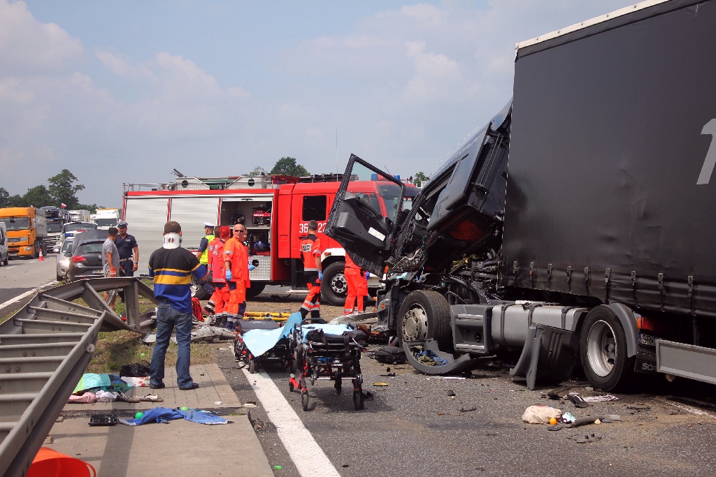 Dwie ofiary śmiertelne w wypadku na autostradzie A4