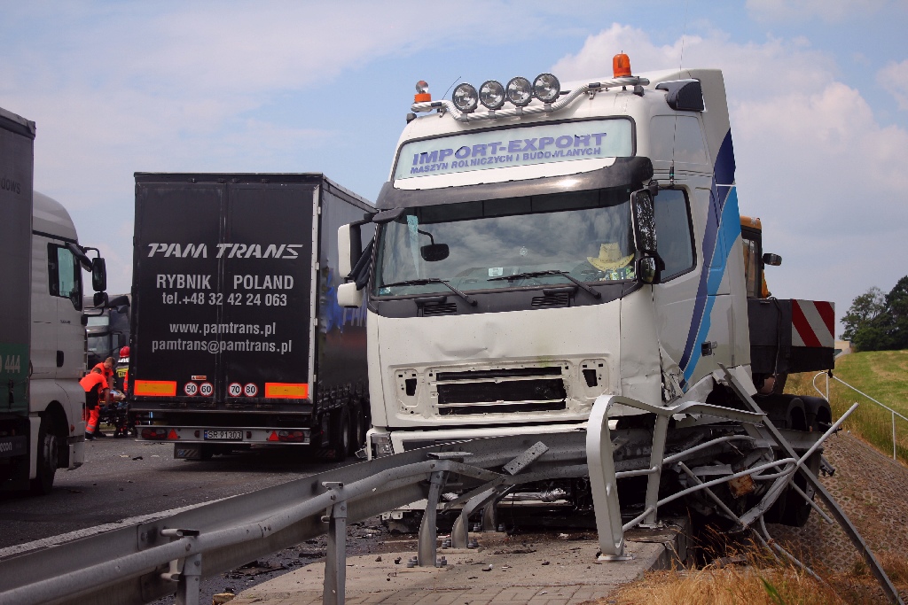 Dwie ofiary śmiertelne w wypadku na autostradzie A4