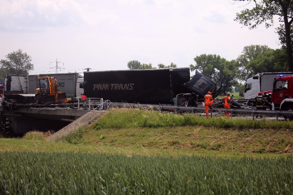 Dwie ofiary śmiertelne w wypadku na autostradzie A4