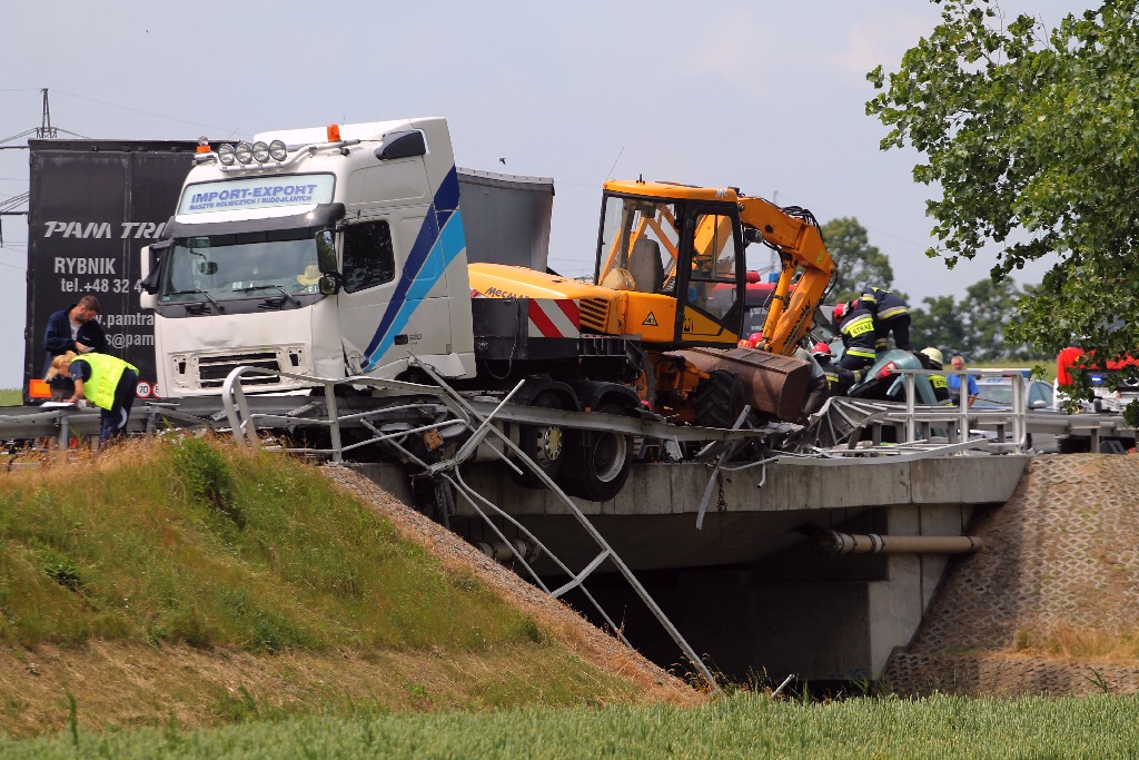 Dwie ofiary śmiertelne w wypadku na autostradzie A4