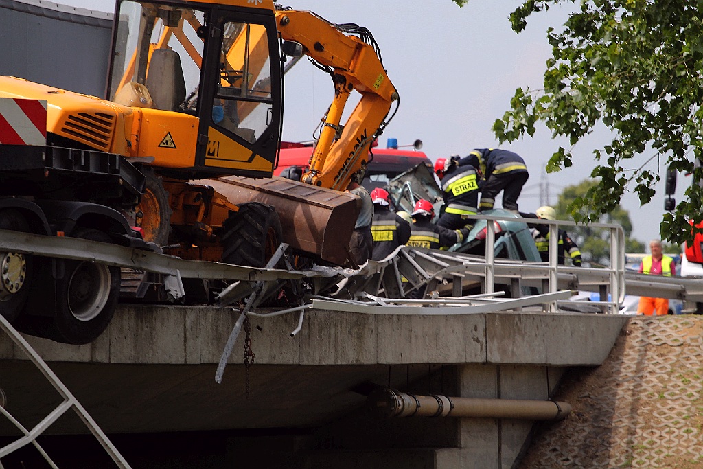 Dwie ofiary śmiertelne w wypadku na autostradzie A4