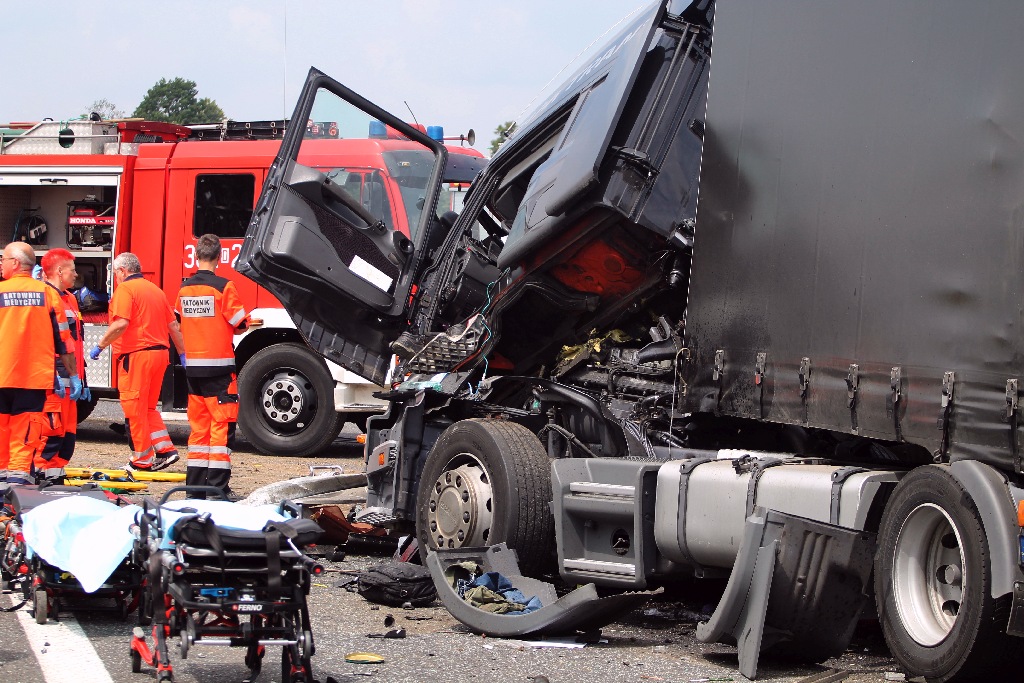 Dwie ofiary śmiertelne w wypadku na autostradzie A4