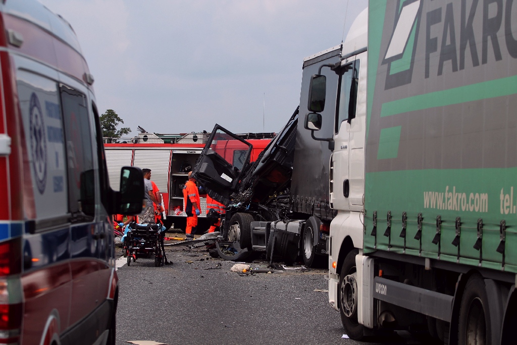 Dwie ofiary śmiertelne w wypadku na autostradzie A4