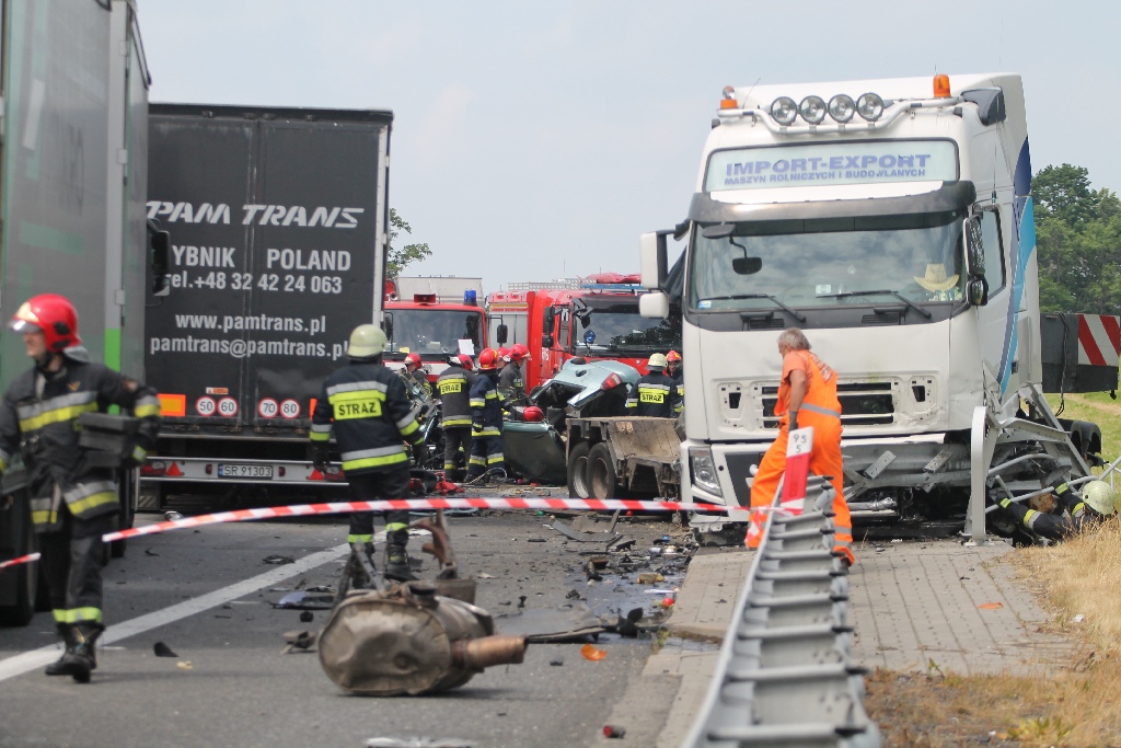 Dwie ofiary śmiertelne w wypadku na autostradzie A4