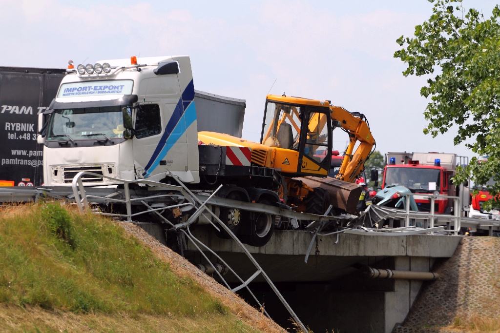 Dwie ofiary śmiertelne w wypadku na autostradzie A4