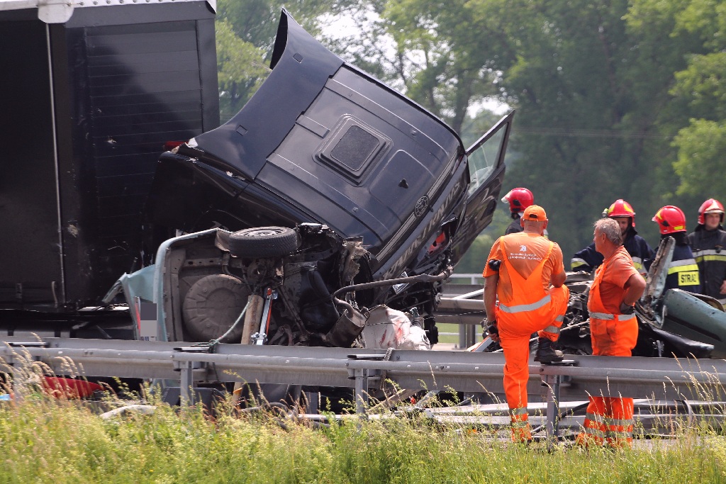 Dwie ofiary śmiertelne w wypadku na autostradzie A4
