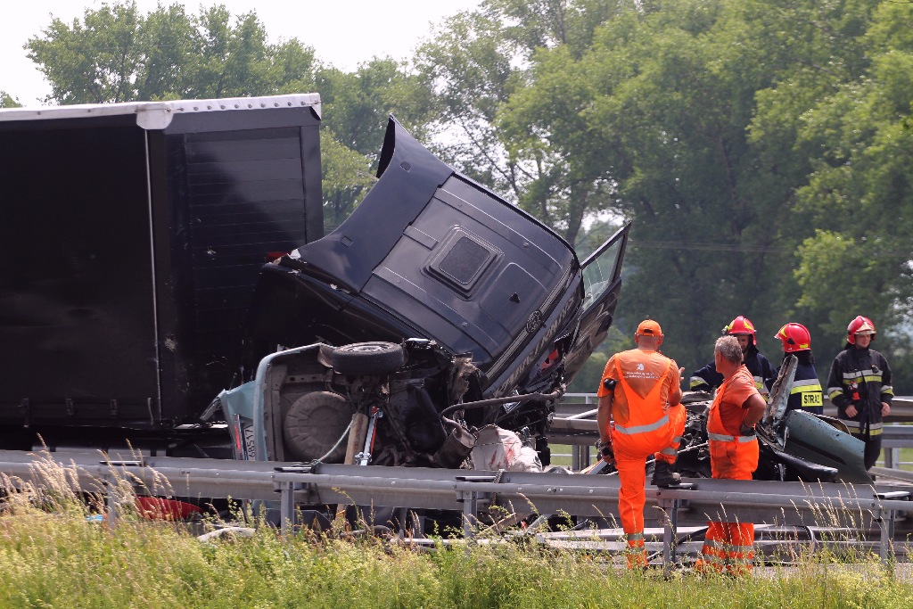 Dwie ofiary śmiertelne w wypadku na autostradzie A4
