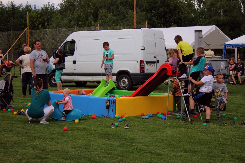 Festyn w Kochlicach zorganizowany dla dzieci z domów dziecka