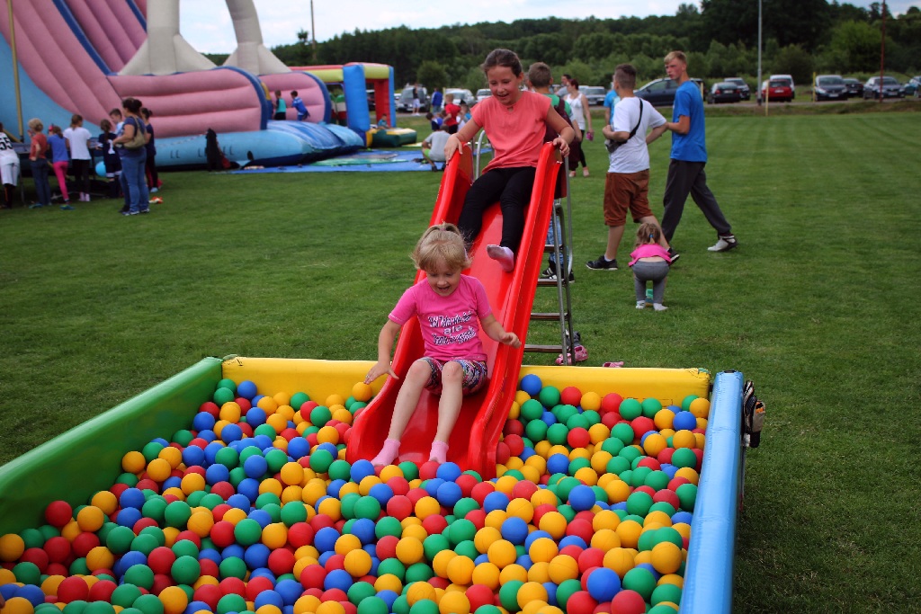 Festyn w Kochlicach zorganizowany dla dzieci z domów dziecka