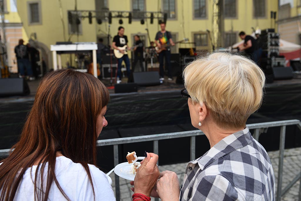 Przyjaciele i zaproszeni goście wystąpili na benefisie Fleszara
