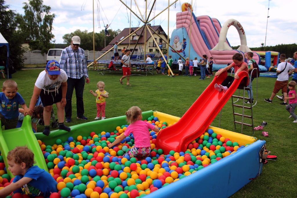 Festyn w Kochlicach zorganizowany dla dzieci z domów dziecka