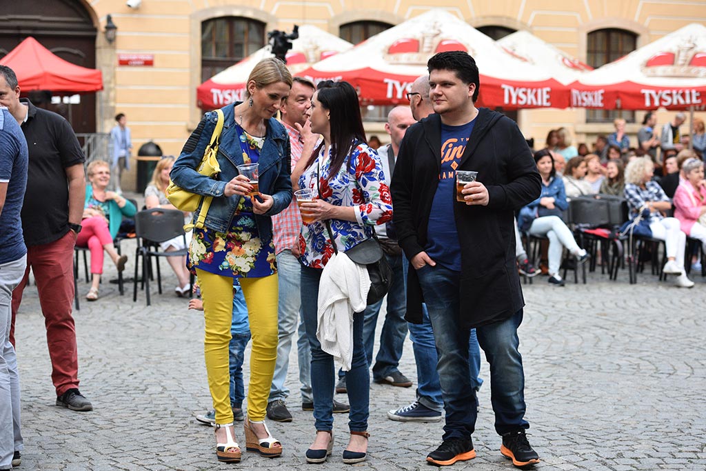 Przyjaciele i zaproszeni goście wystąpili na benefisie Fleszara