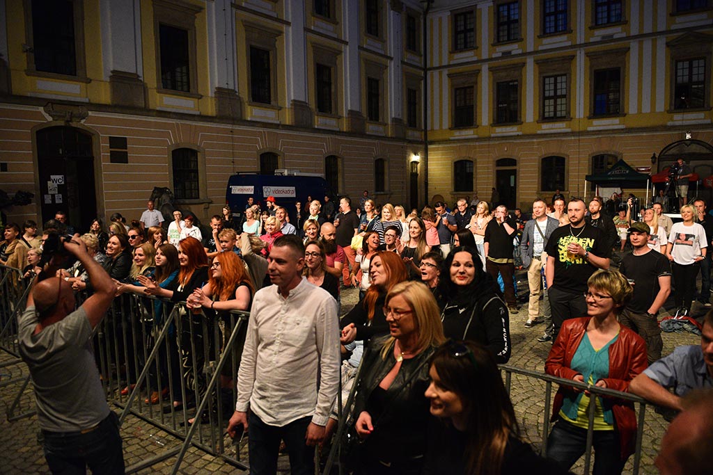 Przyjaciele i zaproszeni goście wystąpili na benefisie Fleszara