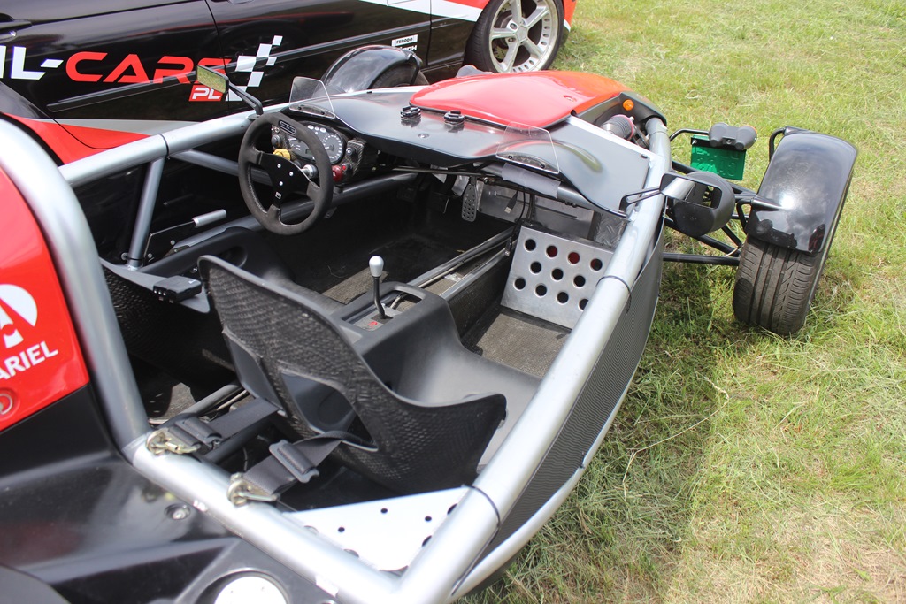 Devil-Cars.pl zorganizowało na lotnisku event motoryzacyjny