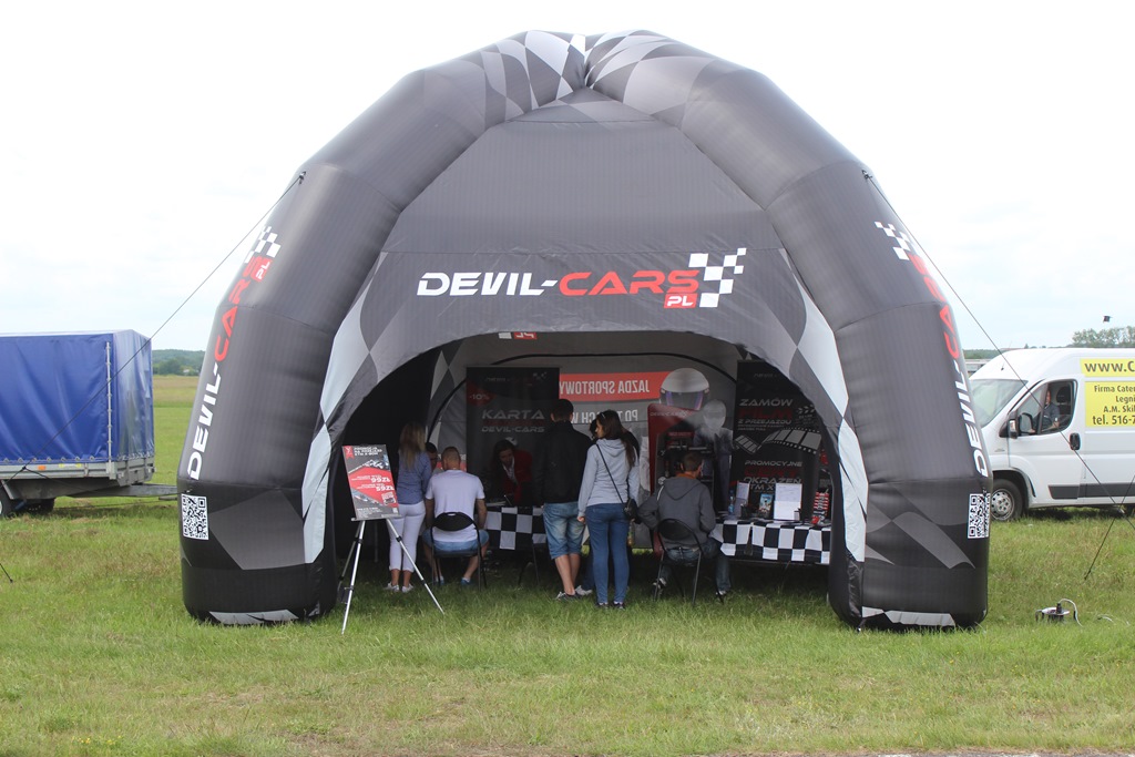 Devil-Cars.pl zorganizowało na lotnisku event motoryzacyjny
