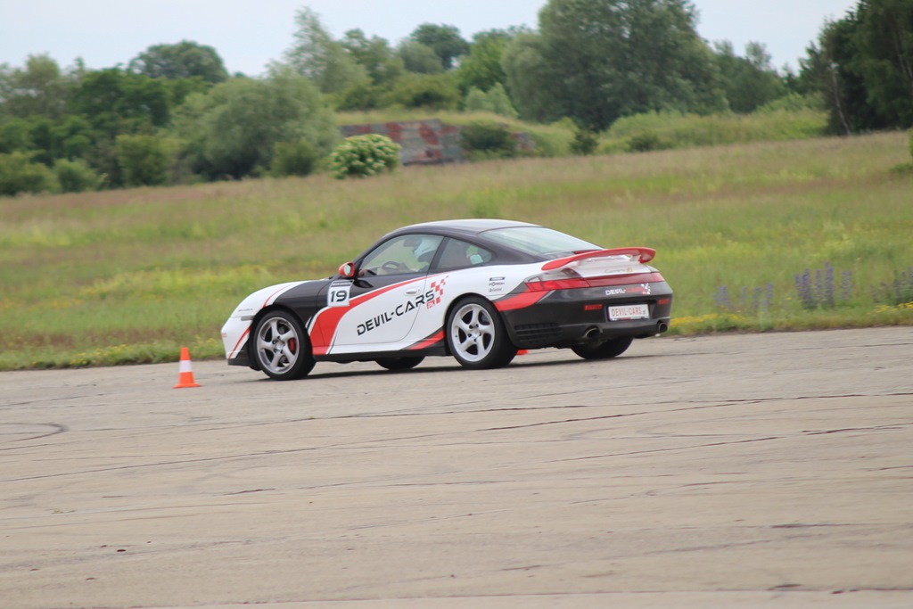 Devil-Cars.pl zorganizowało na lotnisku event motoryzacyjny