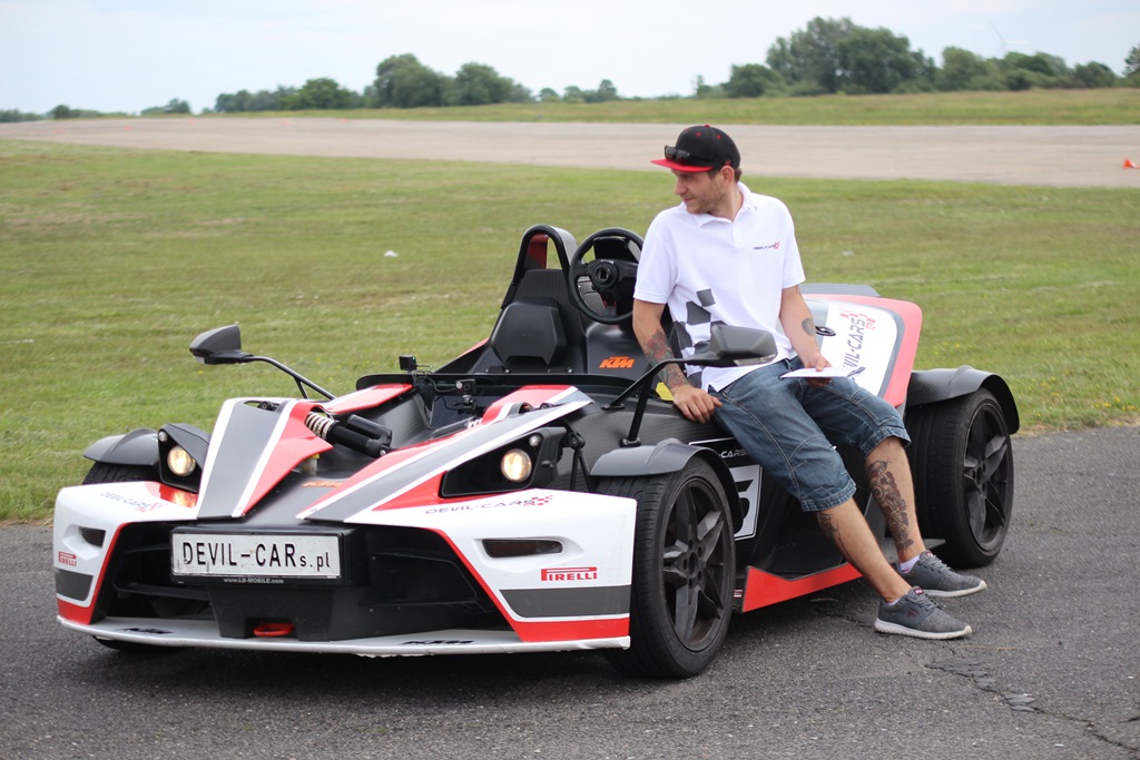 Devil-Cars.pl zorganizowało na lotnisku event motoryzacyjny