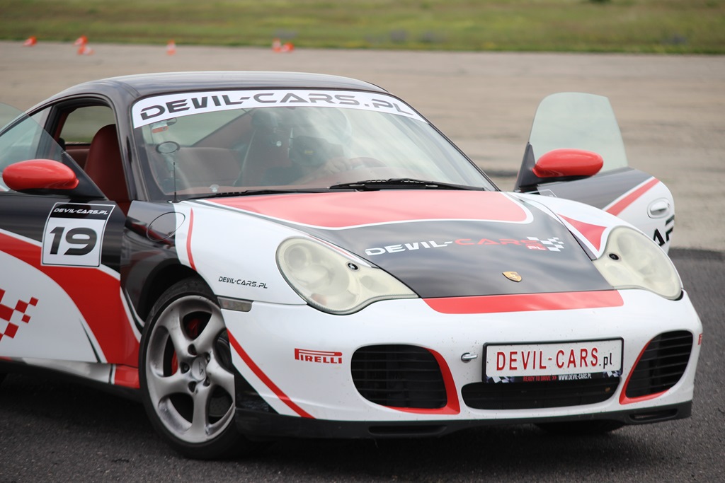Devil-Cars.pl zorganizowało na lotnisku event motoryzacyjny