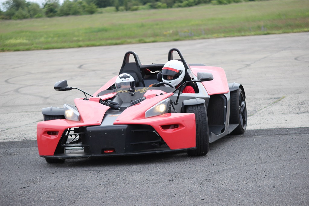 Devil-Cars.pl zorganizowało na lotnisku event motoryzacyjny