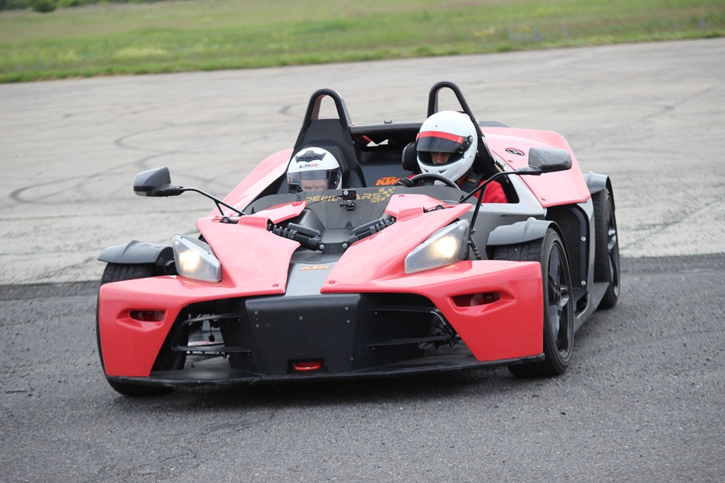 Devil-Cars.pl zorganizowało na lotnisku event motoryzacyjny