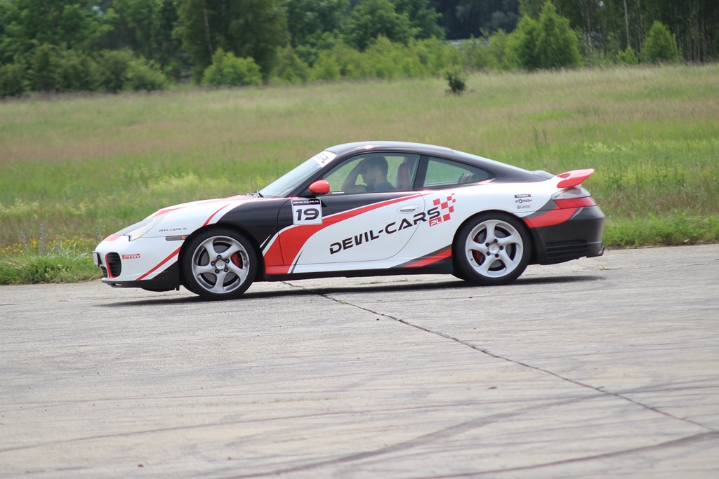 Devil-Cars.pl zorganizowało na lotnisku event motoryzacyjny