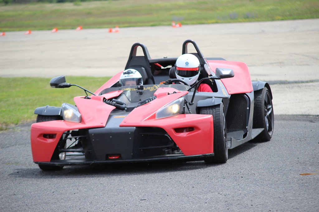 Devil-Cars.pl zorganizowało na lotnisku event motoryzacyjny