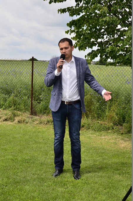 W Siedliskach grali w siatkówkę na boiskach trawiastych