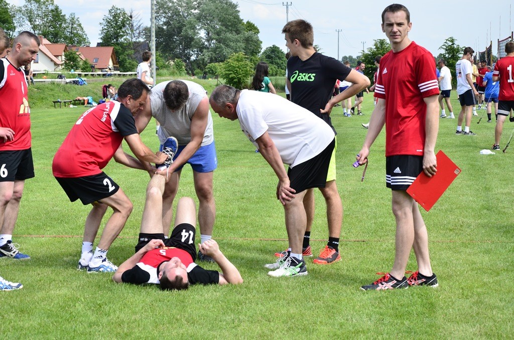 W Siedliskach grali w siatkówkę na boiskach trawiastych