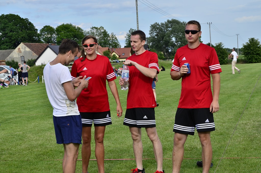 W Siedliskach grali w siatkówkę na boiskach trawiastych