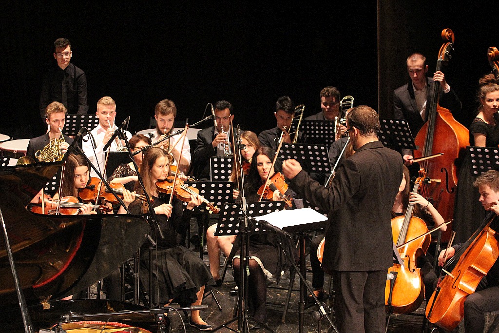 Uroczysty koncert dyplomantów szkoły muzycznej w Legnicy