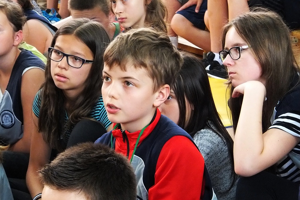 Tworzący obrazy stopami artysta spotkał się z uczniami ZSI