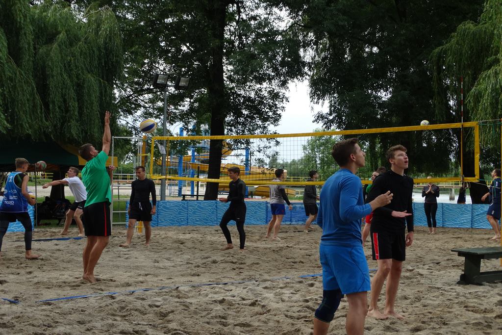 FLEKS i KEKS zwycięzcami Turnieju Siatkówki Plażowej