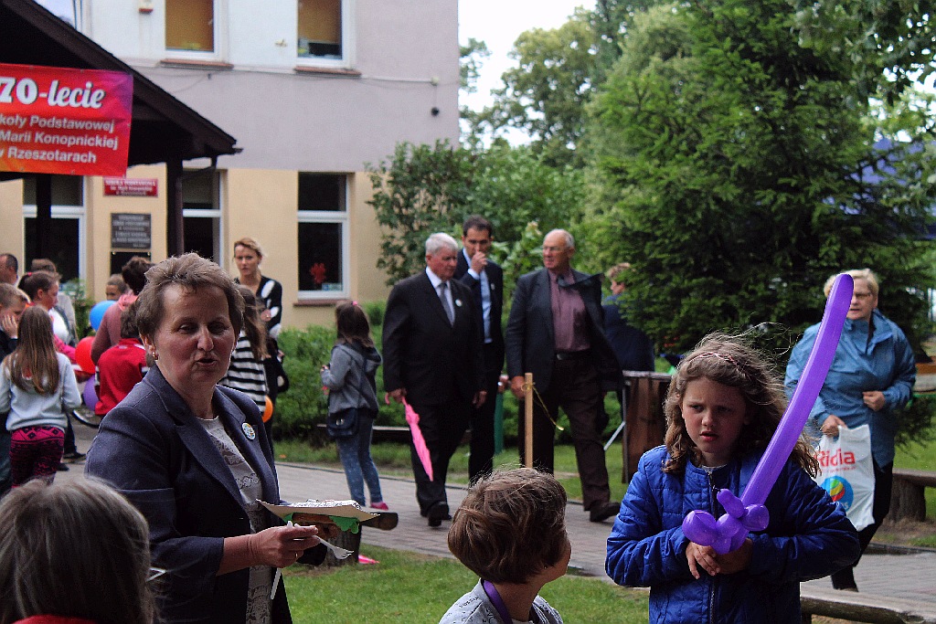 W Rzeszotarach odbyły się uroczystości 70-lecia podstawówki