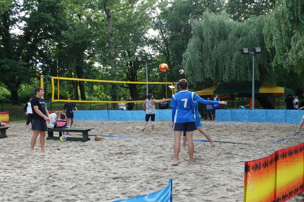 FLEKS i KEKS zwycięzcami Turnieju Siatkówki Plażowej