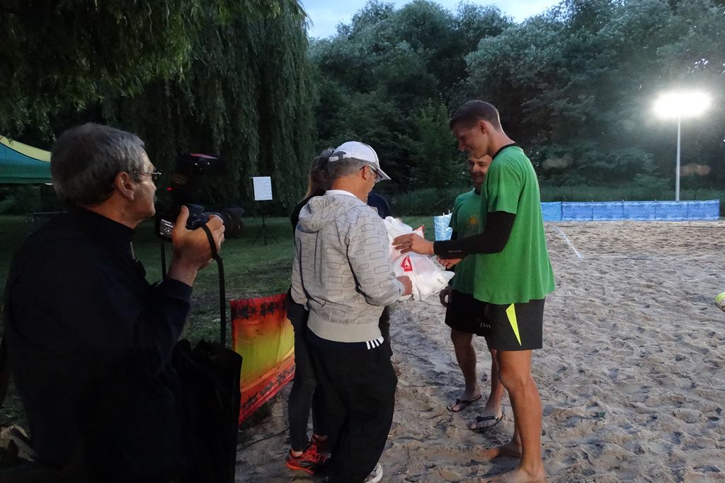 FLEKS i KEKS zwycięzcami Turnieju Siatkówki Plażowej