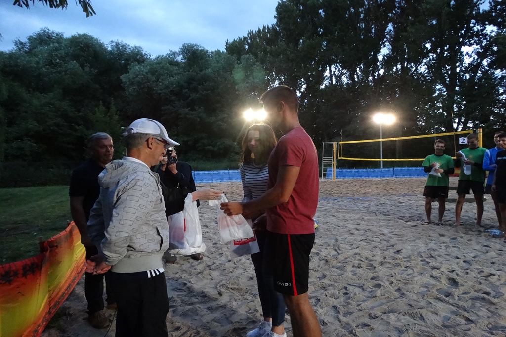 FLEKS i KEKS zwycięzcami Turnieju Siatkówki Plażowej