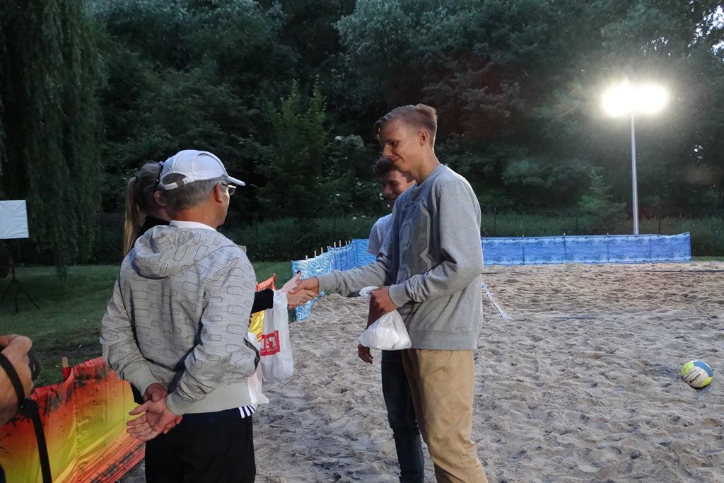FLEKS i KEKS zwycięzcami Turnieju Siatkówki Plażowej