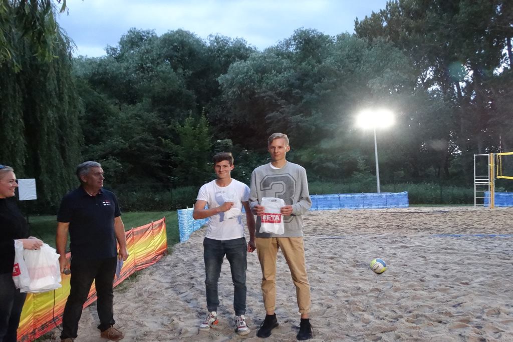 FLEKS i KEKS zwycięzcami Turnieju Siatkówki Plażowej