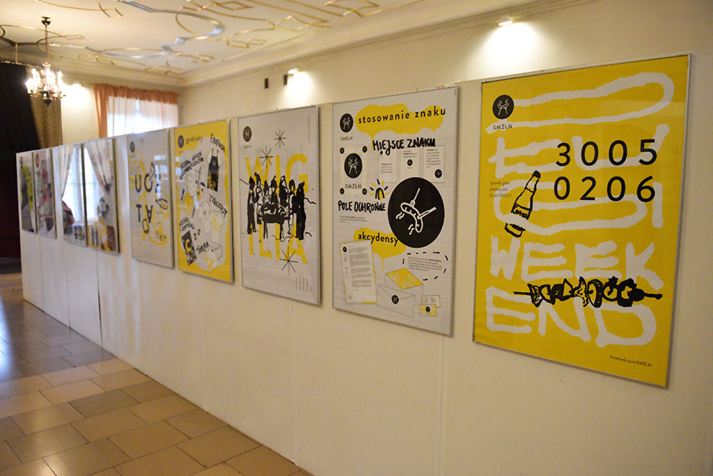 W holu teatru można podziwiać prace studentów łódzkiej ASP