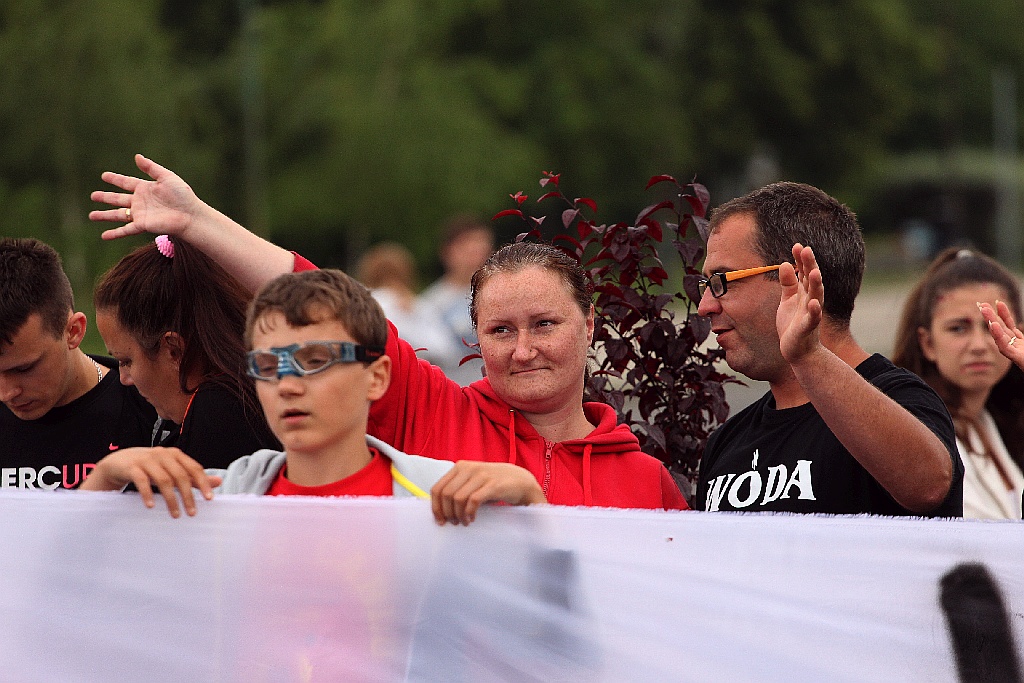 Ponad dwieście osób przyszło dla Konrada przed szpital