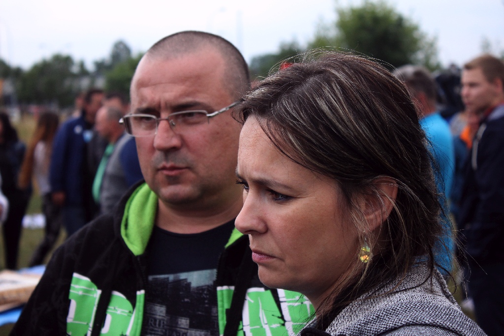 Ponad dwieście osób przyszło dla Konrada przed szpital