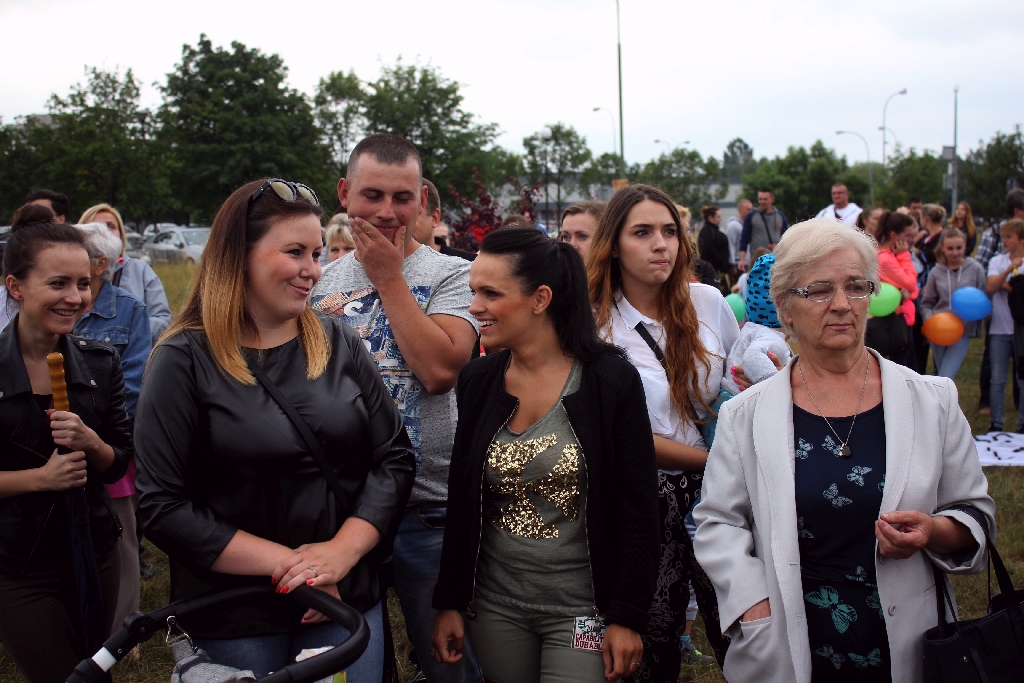 Ponad dwieście osób przyszło dla Konrada przed szpital