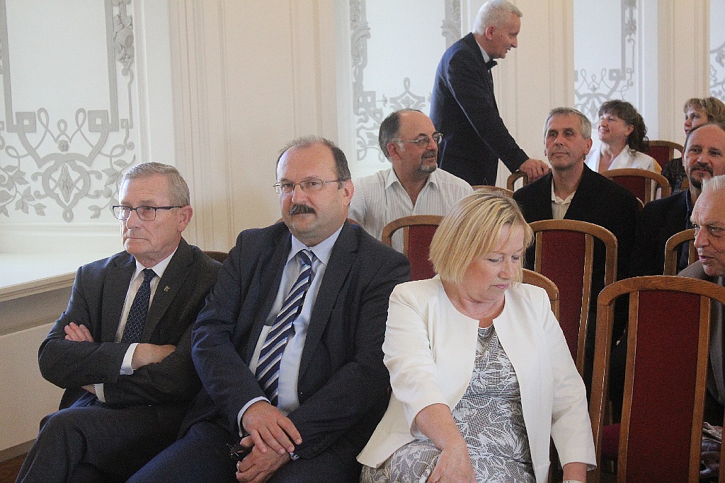 Rada miejska wręczyła tytuł, nagrody i odznaczenia
