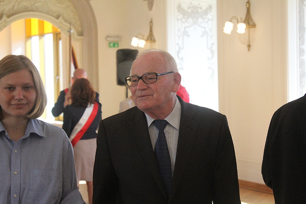 Rada miejska wręczyła tytuł, nagrody i odznaczenia
